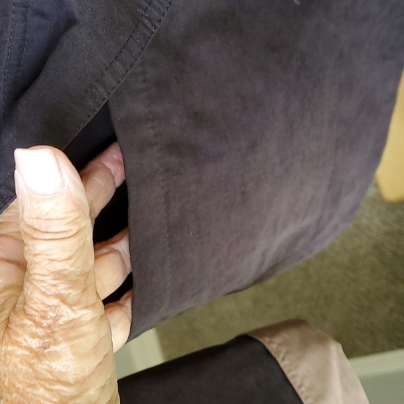 Trench coat with zip out lining  BY Gllery size med. Black/tan. Big pock… - Picture 4 of 14